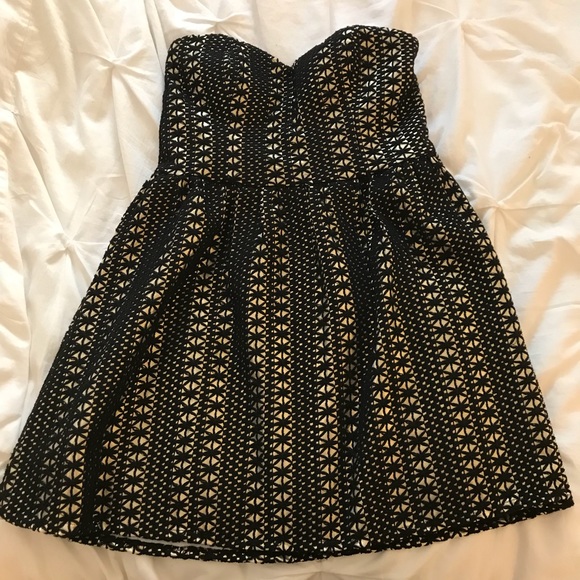 Forever 21 Dresses & Skirts - Gold & Black Strapless Sweetheart Dress